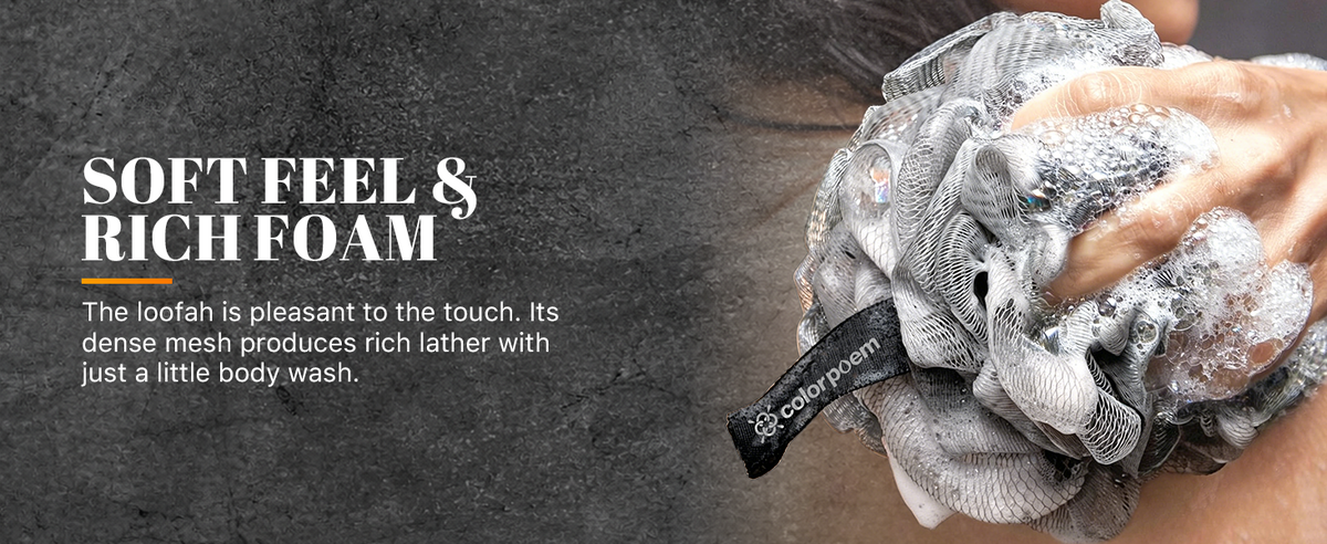Demonstration of the Charcoal Bath Loofah's tactile feel